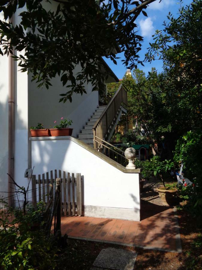 La Casa Di Nina Apartment Quercianella Bagian luar foto