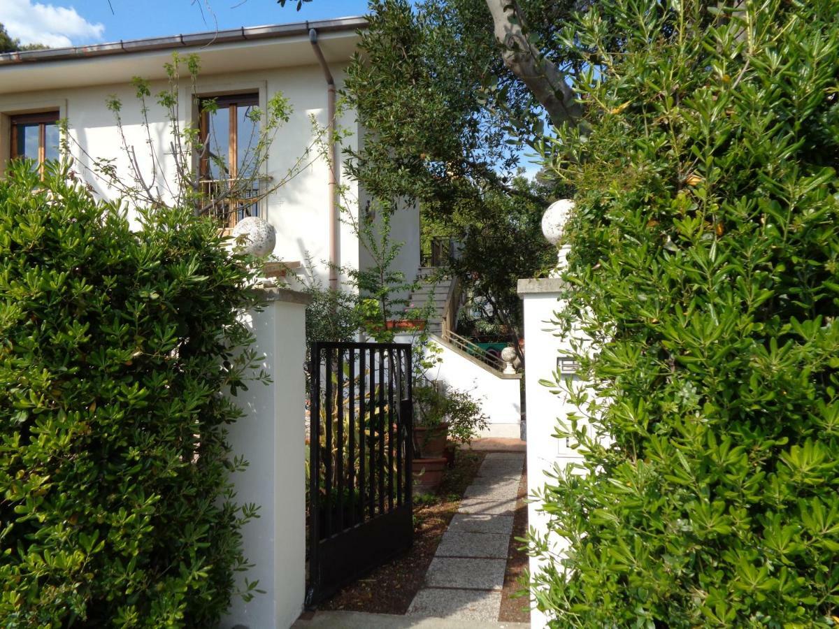 La Casa Di Nina Apartment Quercianella Bagian luar foto